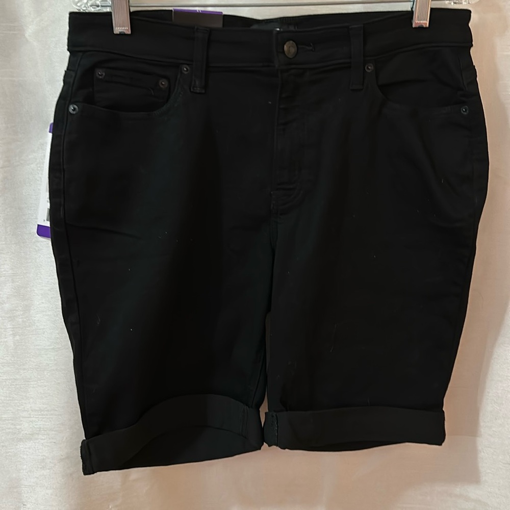 DKNY Jeans Size 14 Black Shorts.